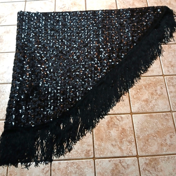 #0338 Womens Unbranded Black Shoulder Shawl 28"L x 59"W  Good Condition - Picture 1 of 16